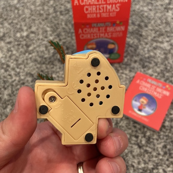 Adorable mini Charlie Brown Christmas tree and mini book - Picture 6 of 10